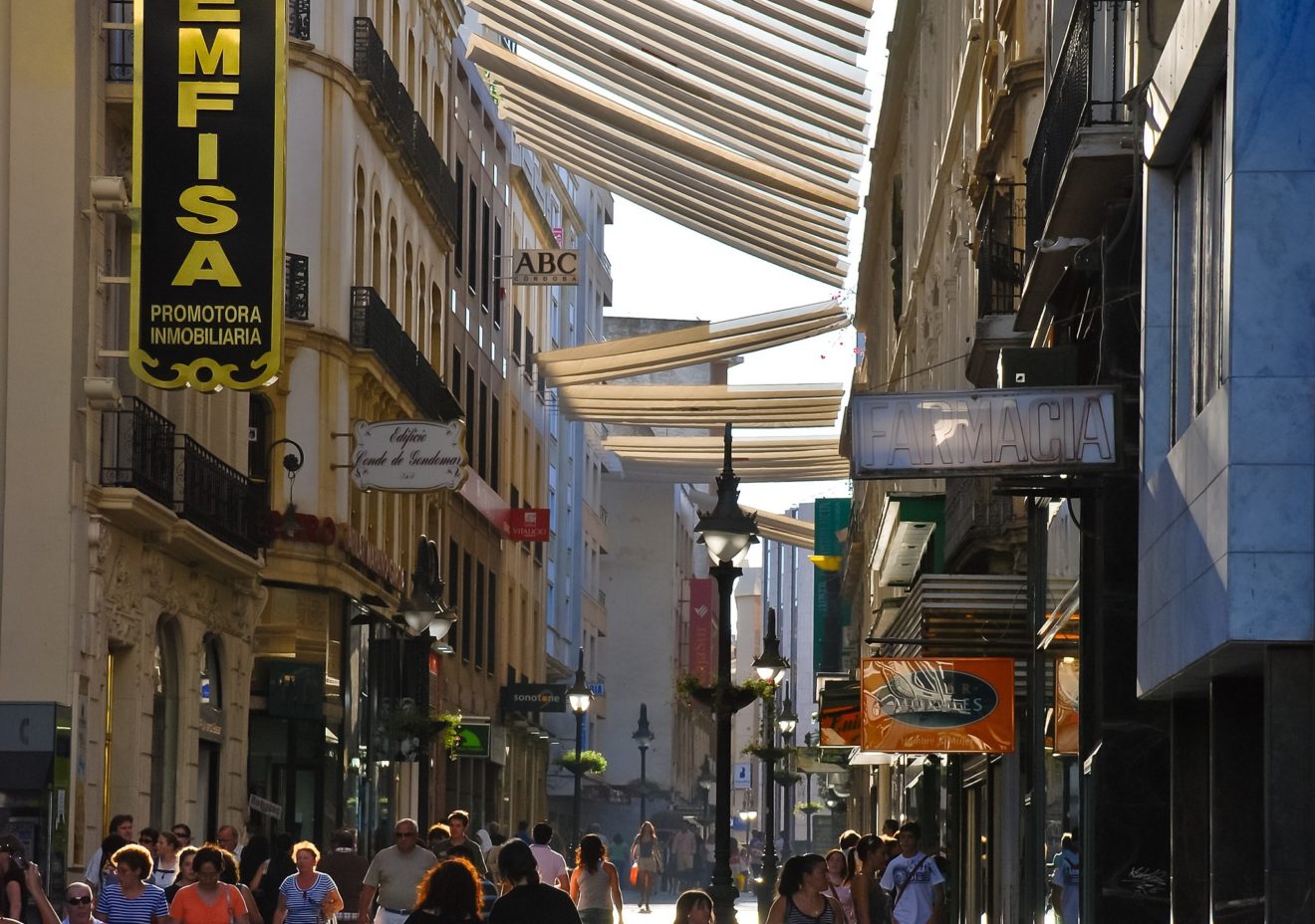 Sonnensegel – Hitzeschutz in der Innenstadt